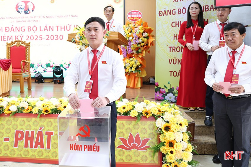 Đại biểu bỏ phiếu bầu Ban Chấp hành nhiệm kỳ 2025 - 2030. bqbht_br_img-0853.jpg