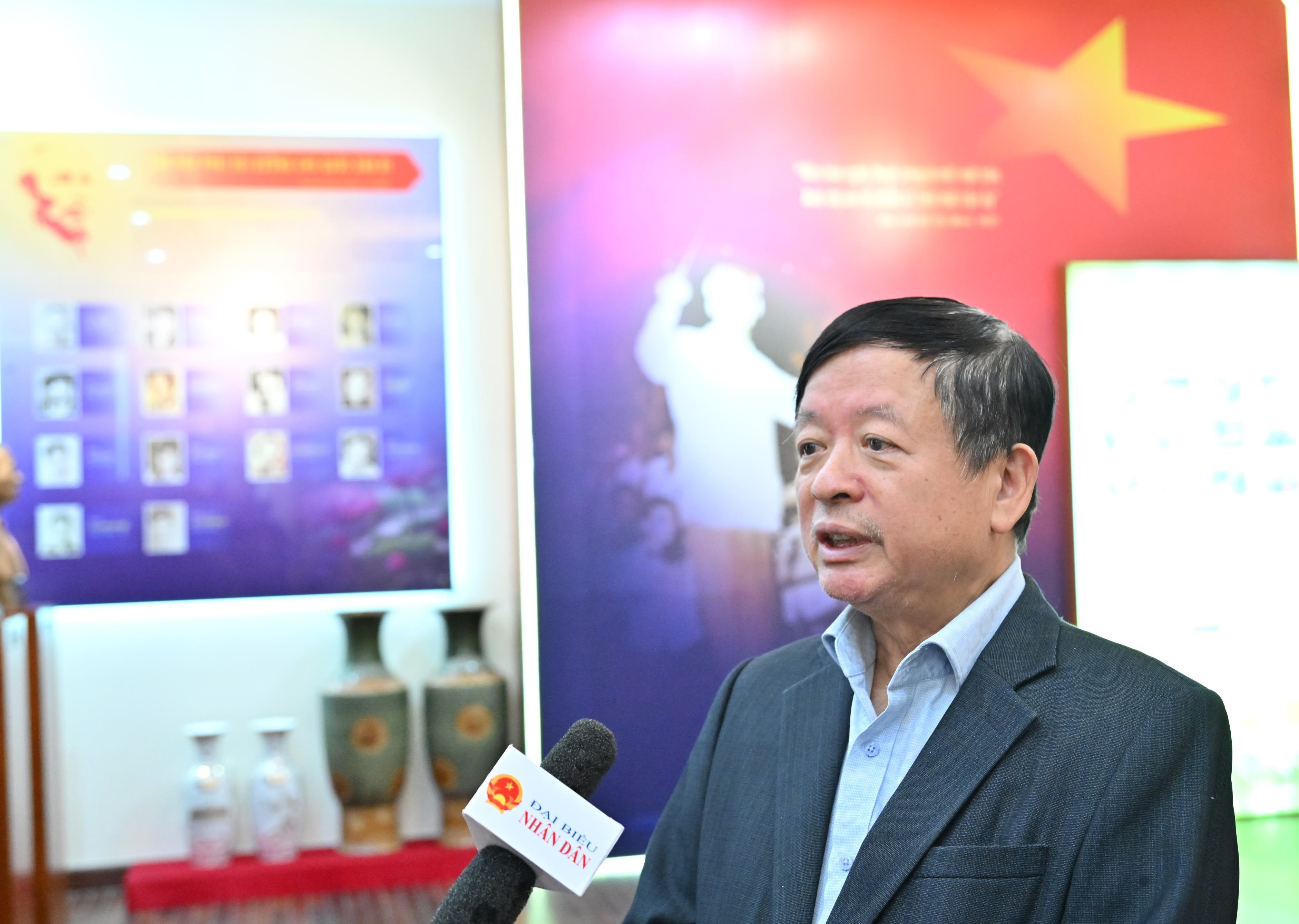 Nhạc sĩ Đỗ Hồng Quân chia sẻ về quá trình ra đời tác phẩm "Nguyện vì dân". Ảnh: Quang Khánh