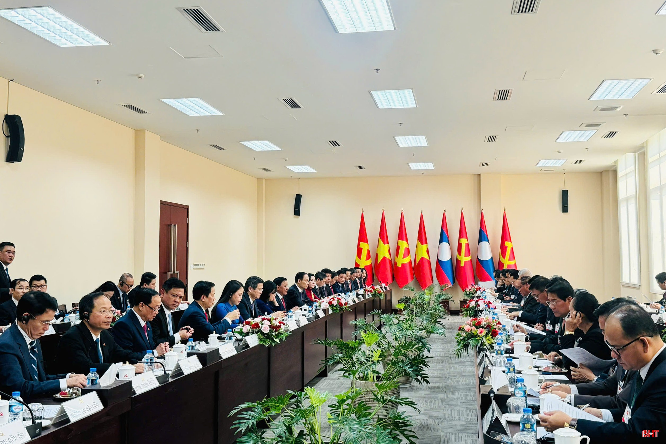 Toàn cảnh buổi hội đàm. Ảnh: Thái Sơn