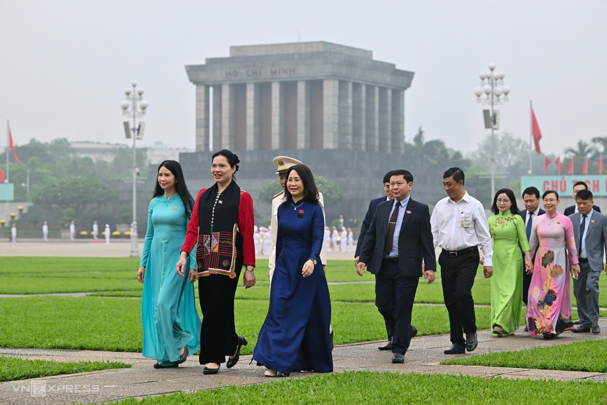 Từ phải qua là Thứ trưởng Thường trực Bộ Văn hóa Thể thao và Du lịch Lâm Thị Phương Thanh và Phó Chủ tịch, Tổng thư ký Ủy ban Trung ương Mặt trận Tổ quốc Việt Nam Hà Thị Nga.