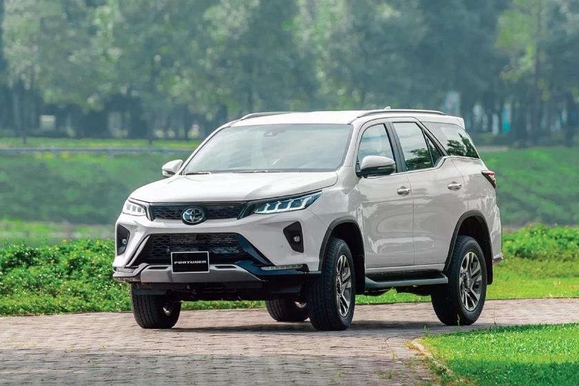 Việc đăng ký như ôtô con sẽ đưa giá bán của Toyota Hilux Trailhunter tiến sát mức niêm yết hiện tại của Toyota Legender phiên bản cùng động cơ, cùng hệ dẫn động. Ảnh: TMV.