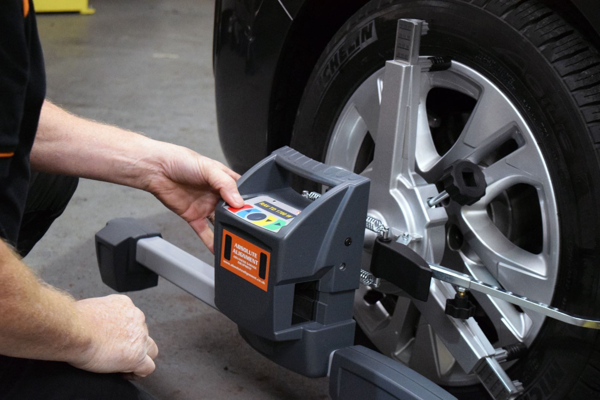 Nếu không lựa chọn đúng loại lốp được thiết kế dành riêng cho xe điện, chủ xe có thể phải trả giá đắt khi lốp mòn nhanh hơn bình thường, đồng thời làm suy giảm mức độ an toàn trong quá trình sử dụng.