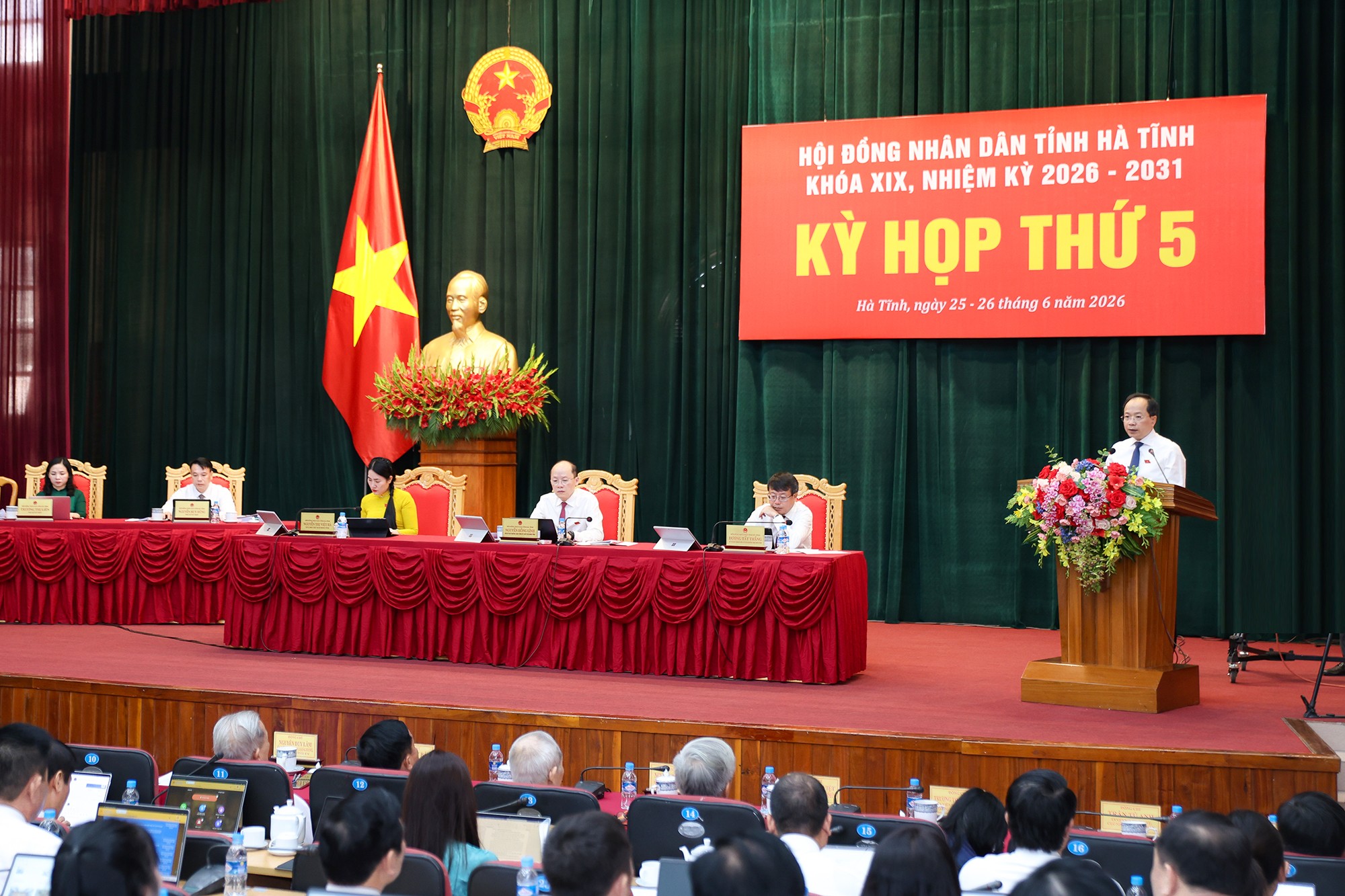 aimg-0022-bi-thu-rong.jpg