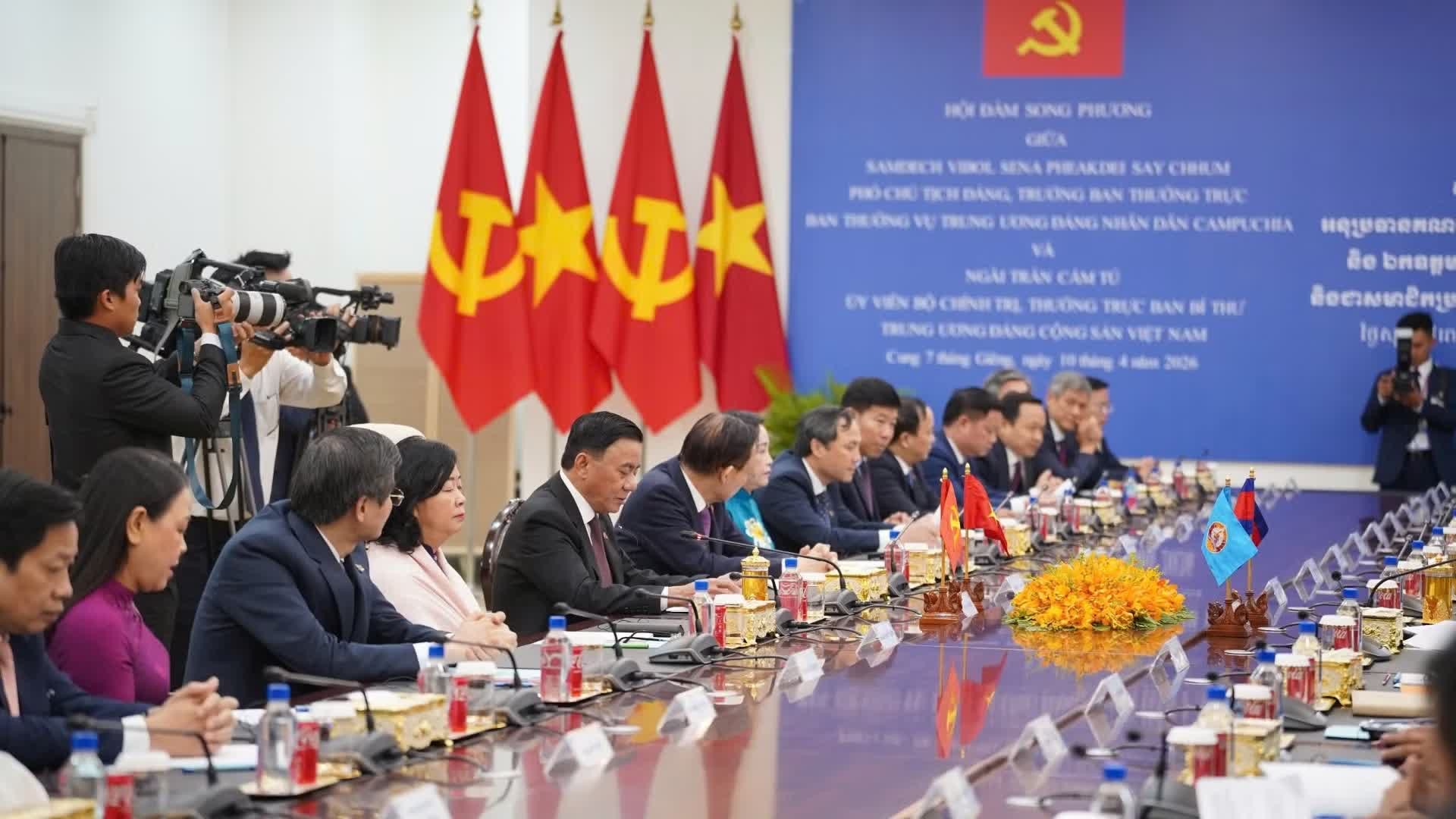 Đoàn đại biểu cấp cao Việt Nam tại hội đàm. (Ảnh: ĐINH TRƯỜNG)