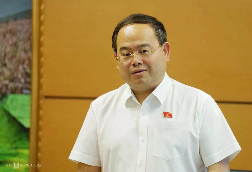 Bí thư Quảng Ninh Quản Minh Cường tại buổi thảo luận tổ sáng 6/8. Ảnh: Ngọc Thành