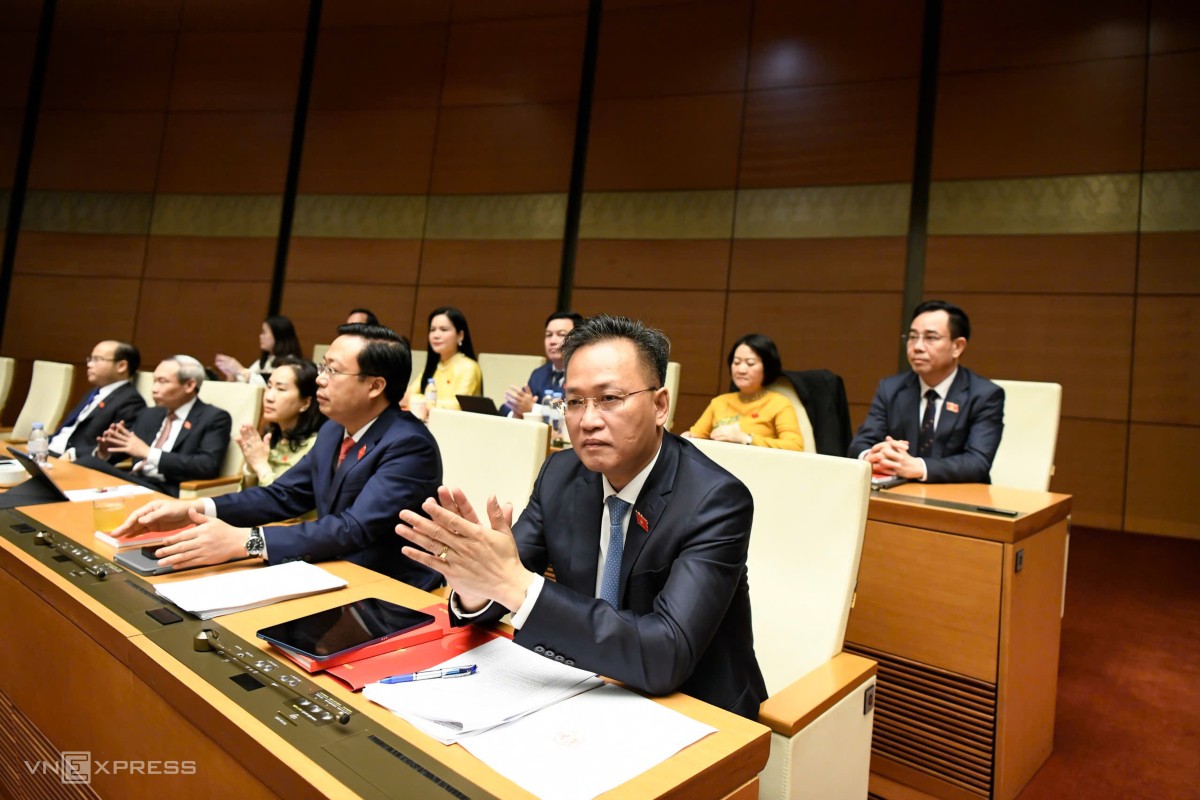 Bí thư Tỉnh ủy Hưng Yên Nguyễn Hữu Nghĩa (bên phải, hàng trên).