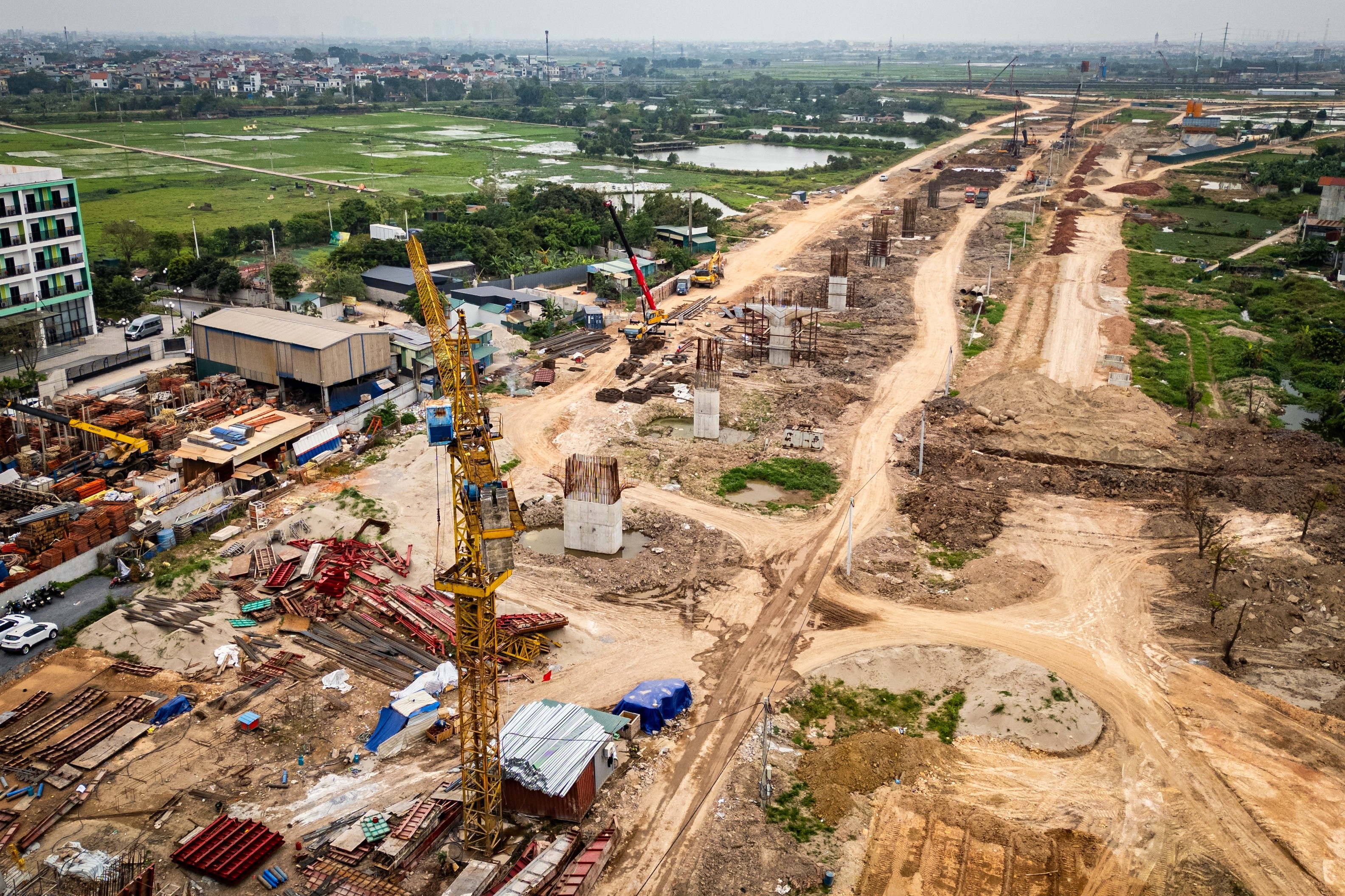 Chiều dài toàn tuyến Vành đai 4 là 112,8 km, đi qua 3 tỉnh, thành phố gồm Hà Nội, Hưng Yên và Bắc Ninh, trong đó đoạn qua Hà Nội dài 58,2 km. Đường Vành đai 4 sẽ vượt các sông Hồng, sông Đuống. Dự án dự kiến hoàn thành vào năm 2027.