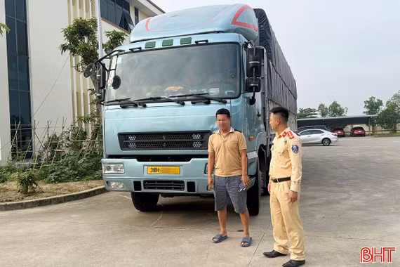 Hà Tĩnh: Vượt ẩu trên quốc lộ 8, tài xế bị phạt nặng
