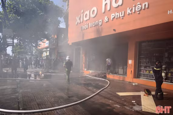 Kịp thời khống chế vụ cháy cửa hàng Xiao ha ha ở trung tâm Hà Tĩnh