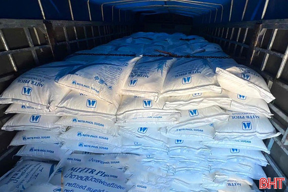 Bắt xe tải chở hơn 35 tấn đường không rõ nguồn gốc qua địa bàn Hà Tĩnh