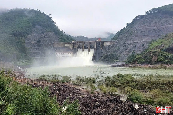 Mưa lớn, Thủy điện Hố Hô xả 660 m3/giây, một số tuyến đường ngập cục bộ