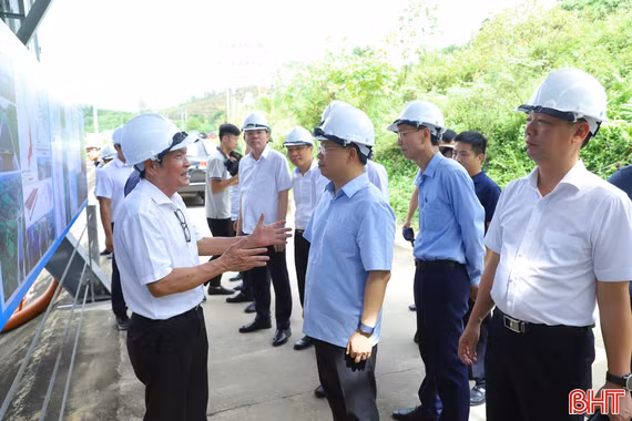 Lãnh đạo tỉnh kiểm tra các dự án năng lượng tại Vũ Quang
