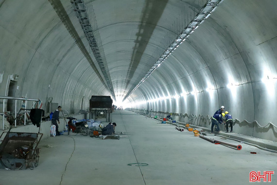 Nước rút thông xe kỹ thuật hầm Đèo Ngang nối Hà Tĩnh và Quảng Trị