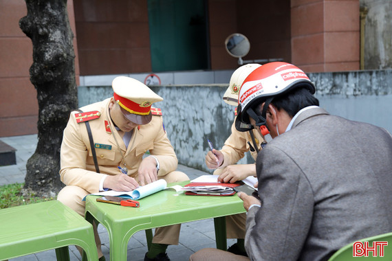 Hà Tĩnh: Gần 2.700 trường hợp vi phạm giao thông, xử phạt 6,1 tỷ đồng