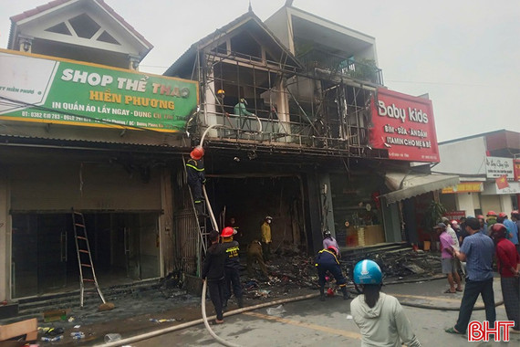 Cháy cửa hàng kinh doanh đồ mẹ và bé ở Hà Tĩnh
