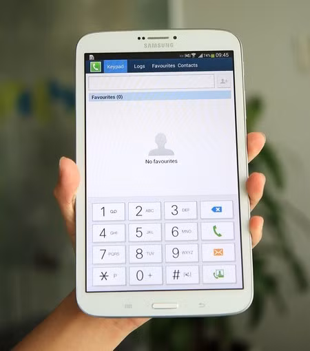 Không có cấu hình quá nổi bật như các mẫu sản phẩm khác của Samsung, tuy nhiên chiếc máy tính bảng Galaxy Tab 3 8-inch của hãng công nghệ Hàn Quốc lại tạo được ấn tượng với thiế kế mỏng chỉ 7,4mm.