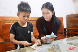 Tiền lì xì - để con quản lý hay bố mẹ giữ hộ?