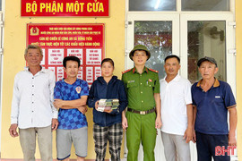 Nhặt được 110 triệu đồng, 4 công dân Hà Tĩnh tìm người trả lại