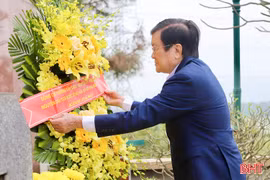Nguyên Chủ tịch nước Trương Tấn Sang dâng hương Tổng Bí thư Trần Phú