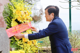Nguyên Chủ tịch nước Trương Tấn Sang dâng hương Tổng Bí thư Trần Phú