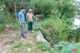Người dân canh cánh nỗi lo mất đất, mất nhà vì sạt lở