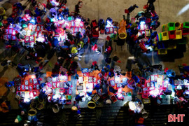 Trải nghiệm nhịp sống "rạng đông" ở cảng cá lớn nhất Hà Tĩnh