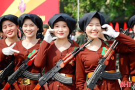 Chuyện chưa kể về những nữ dân quân Hà Tĩnh tham gia "concert quốc gia" 