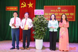 Lãnh đạo tỉnh chung vui Ngày hội Đại đoàn kết toàn dân tộc ở các địa phương