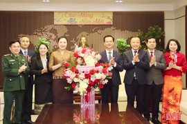 Tổng Lãnh sự quán Lào thăm và chúc Tết Đảng bộ, chính quyền và Nhân dân Hà Tĩnh