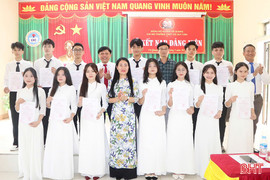 13 học sinh ưu tú ở Vũ Quang được kết nạp Đảng