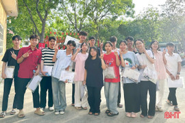 Thí sinh Hà Tĩnh "nhẹ nhõm" hoàn thành bài thi môn Ngữ văn
