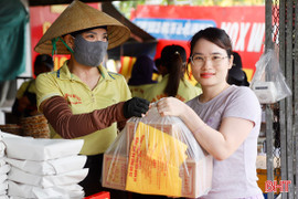 Quà quê Hà Tĩnh “đắt khách" ngày cuối kỳ nghỉ lễ 2/9