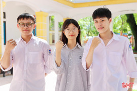 Lớp học trường làng có 4 điểm 10
