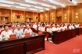 Triển khai các nghị quyết của Bộ Chính trị với tinh thần "nói đi đôi với làm", "việc hôm nay không để ngày mai"
