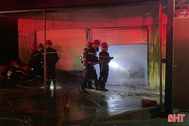 Cháy cửa hàng tạp hoá ở Hà Tĩnh lúc rạng sáng