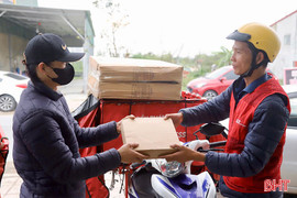Thị trường mua bán trực tuyến sôi động, dịch vụ chuyển phát “làm không hết việc”