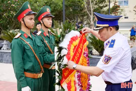 Dâng hương tri ân các anh hùng liệt sĩ tại đặc khu Bạch Long Vĩ
