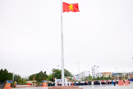 Thiêng liêng lễ thượng cờ trên đảo tiền tiêu Cô Tô