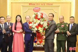 Tỉnh Hà Tĩnh và Khăm Muồn tiếp tục thắt chặt tình đoàn kết, hợp tác toàn diện