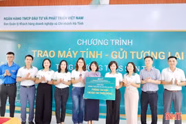 Trao tặng phòng máy tính cho Trường THCS Sơn Tây