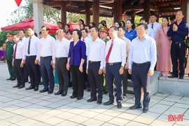 Phó Thủ tướng dâng hương tưởng niệm 235 năm ngày mất Đại danh y Hải Thượng Lãn Ông