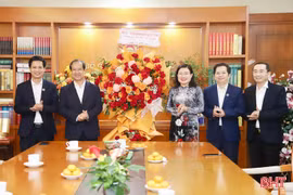 Lãnh đạo tỉnh Hà Tĩnh chúc mừng các tổ chức, cơ sở giáo dục tại Hà Nội