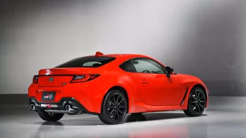 Toyota GR 86 2022 ra mắt, động cơ lớn hơn - mạnh mẽ hơn