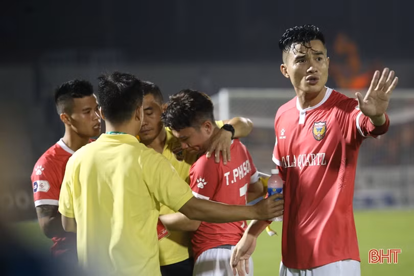 Đối đầu Topenland Bình Định: Hồng Lĩnh Hà Tĩnh cay đắng chia điểm trên sân nhà