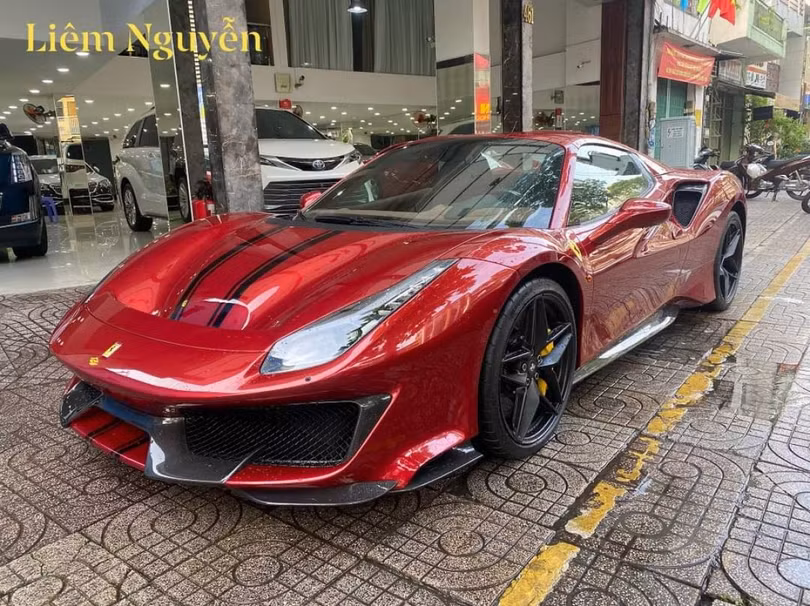 Ferrari 488 Pista Spider thứ hai bất ngờ xuất hiện tại Việt Nam