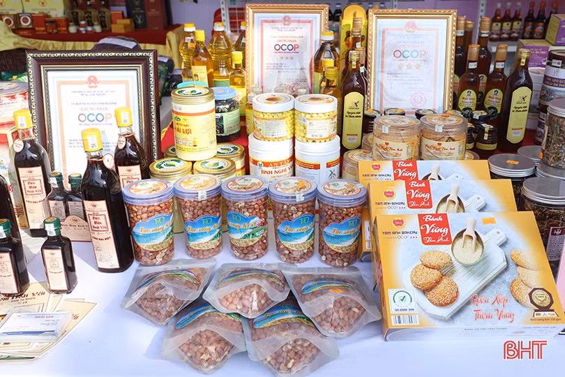 Ngắm sản phẩm OCOP tiêu biểu tại hội chợ kinh tế tập thể Bắc Trung Bộ ở Hà Tĩnh