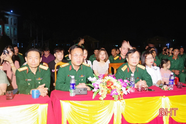 Đoàn Văn công Quân khu 4 biểu diễn phục vụ cán bộ, chiến sỹ Trung đoàn 841