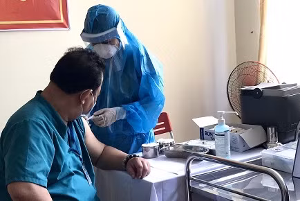 Thêm một buổi sáng không có ca mắc Covid-19, hơn 55.000 người đã tiêm vắc xin