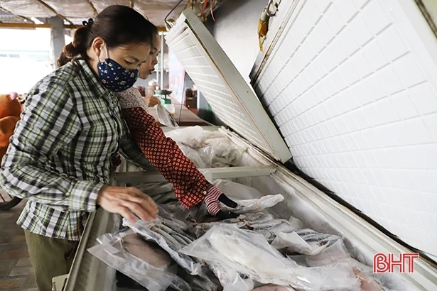 Thị trường thủy hải sản tại Hà Tĩnh đắt khách, giá tăng nhẹ