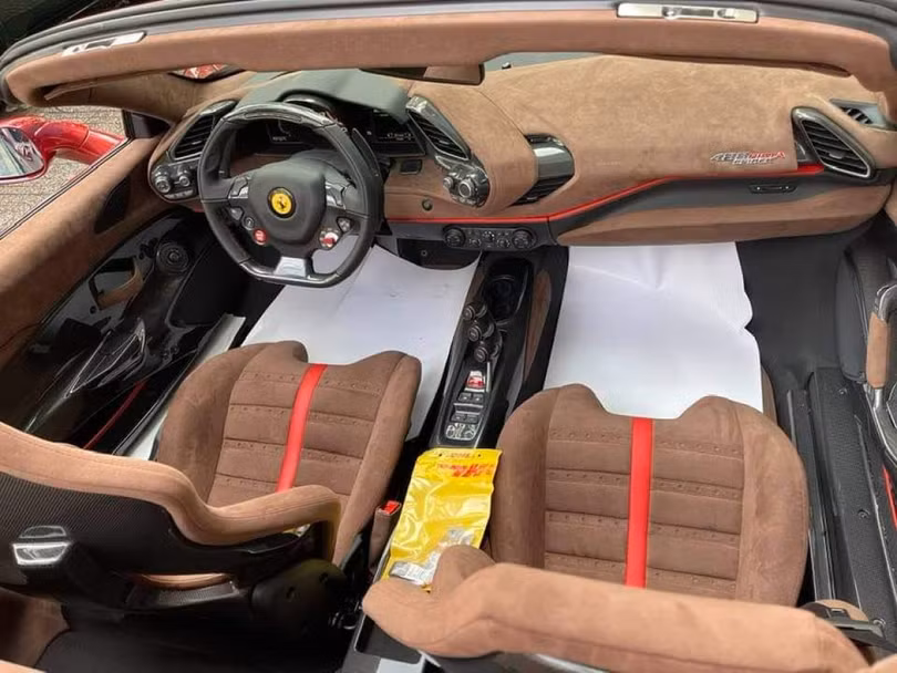 Ferrari 488 Pista Spider thứ hai bất ngờ xuất hiện tại Việt Nam